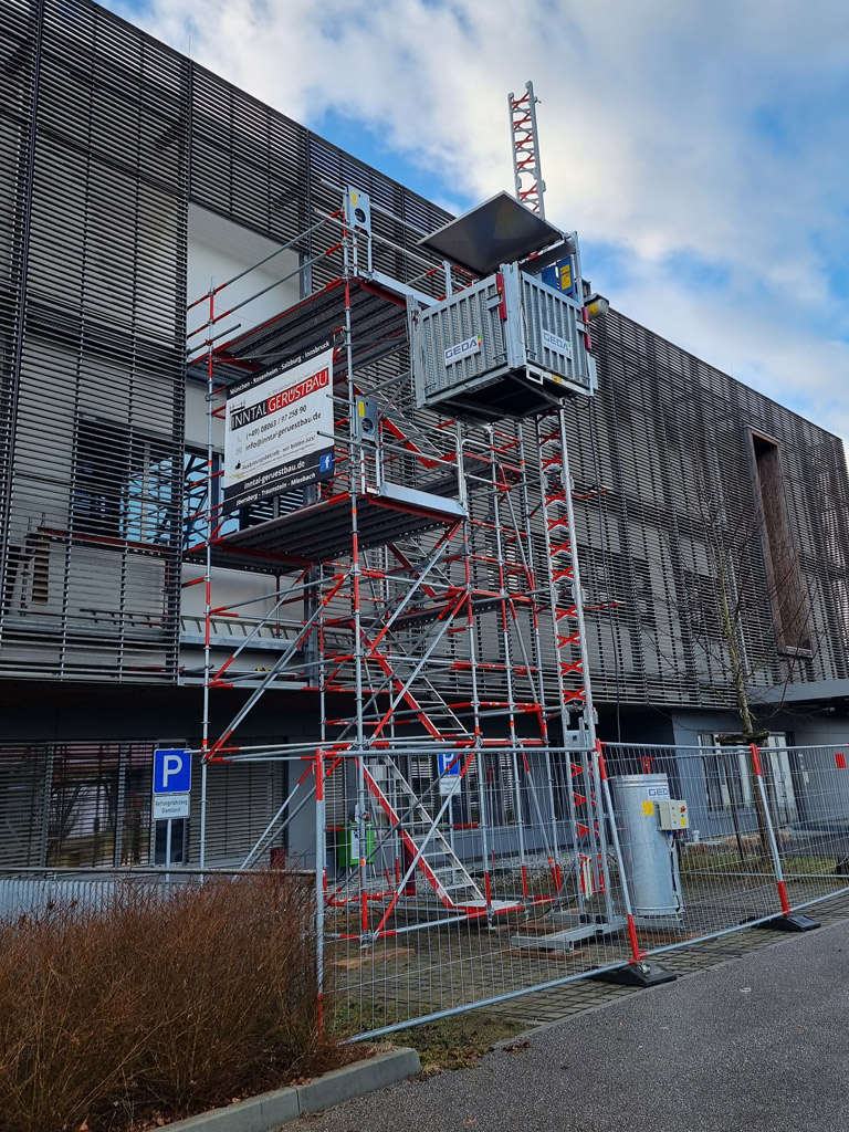 Bauaufzug von Inntal Gerütbau für ein Prrojekt in München