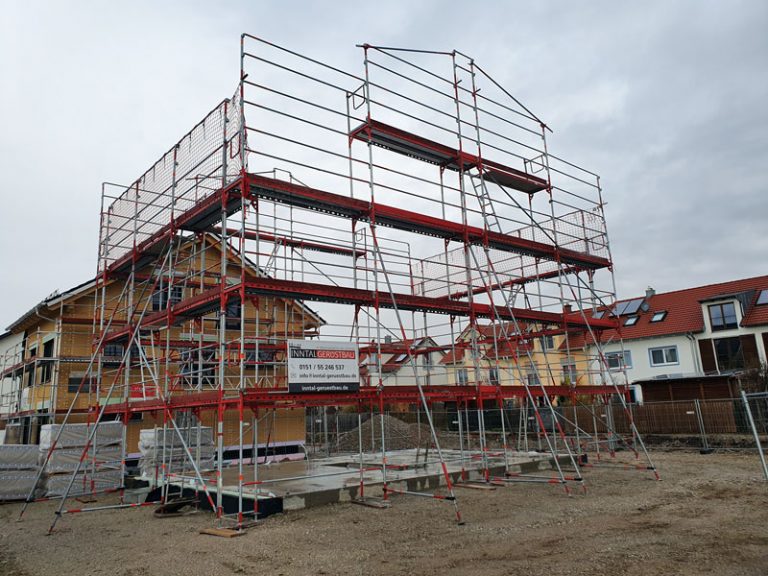 Freistehendes Arbeits und Schutzgerüst in München für einen Neubau eines Eingamilienhaus Referenzen INntal Gerüstbau